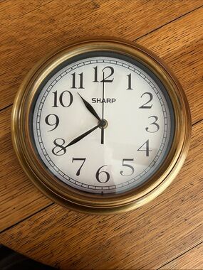 Sharp / Gold Wall Clock - Classic Round Home Wall Decor